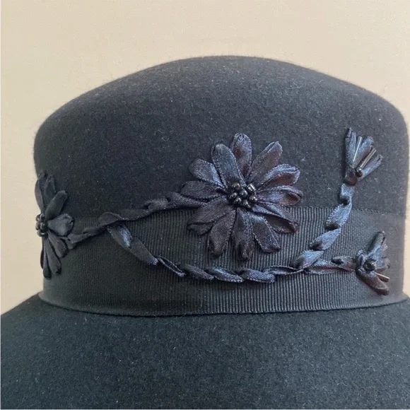 VTG BETMAR New York Black Wool Floral Design Hat - Picture 2 of 13